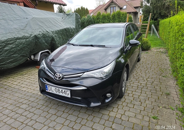 Toyota Avensis cena 49000 przebieg: 138092, rok produkcji 2015 z Żarów małe 407